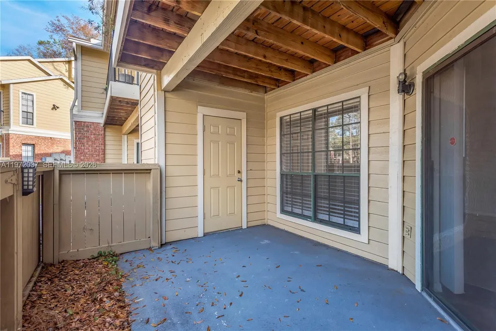 8613 Mallard Reserve Dr, Tampa, FL 33614