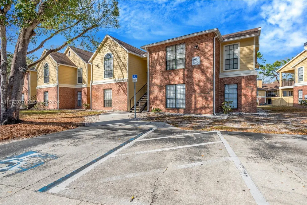 8613 Mallard Reserve Dr, Tampa, FL 33614