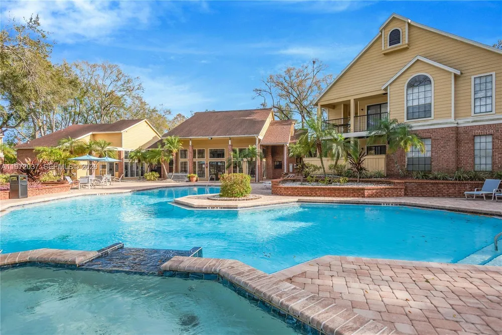 8613 Mallard Reserve Dr, Tampa, FL 33614