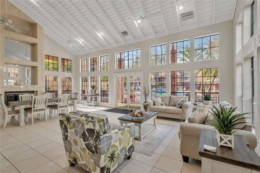 8613 Mallard Reserve Dr, Tampa, FL 33614