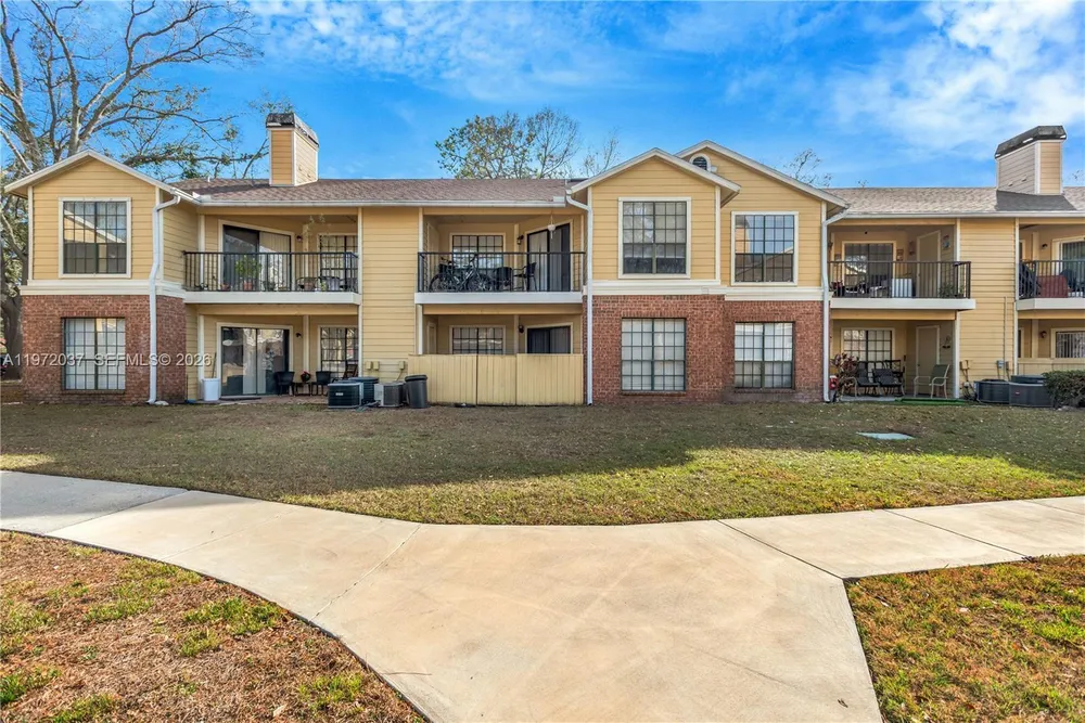 8613 Mallard Reserve Dr, Tampa, FL 33614