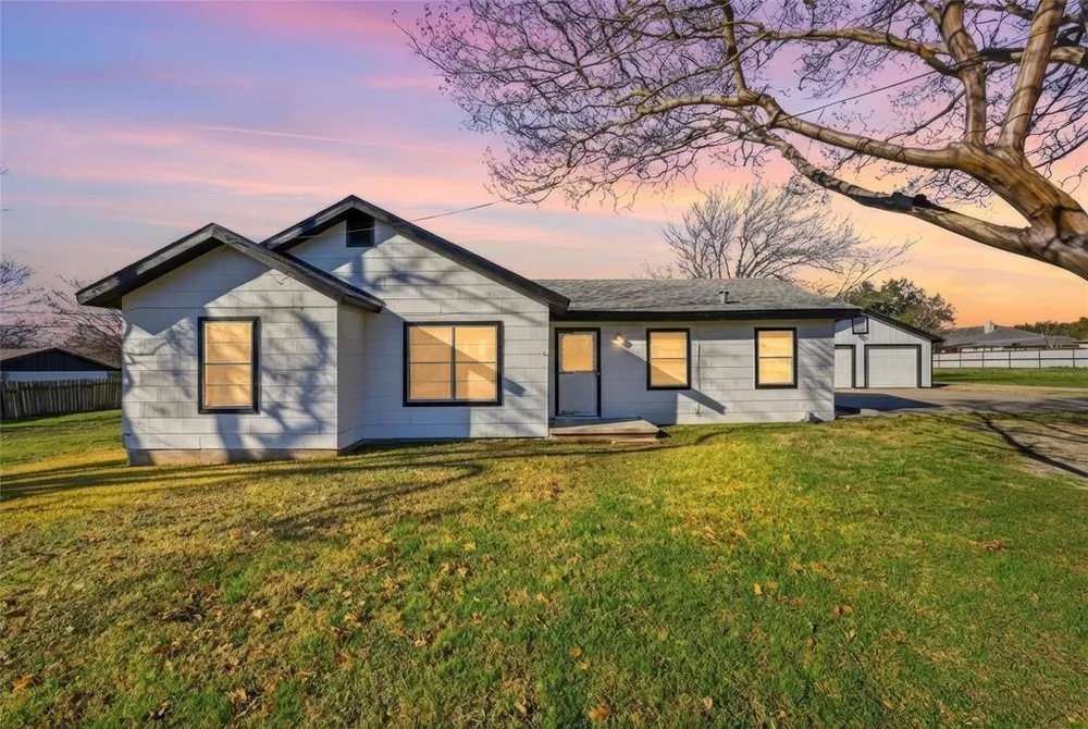901 S Old Robinson Rd, Robinson, TX 76706