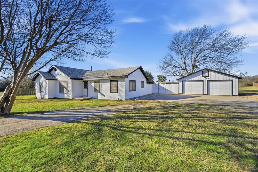 901 S Old Robinson Rd, Robinson, TX 76706