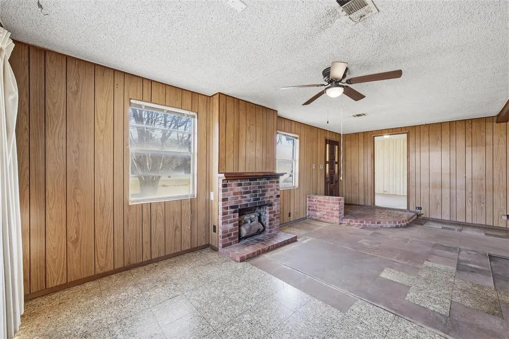 901 S Old Robinson Rd, Robinson, TX 76706