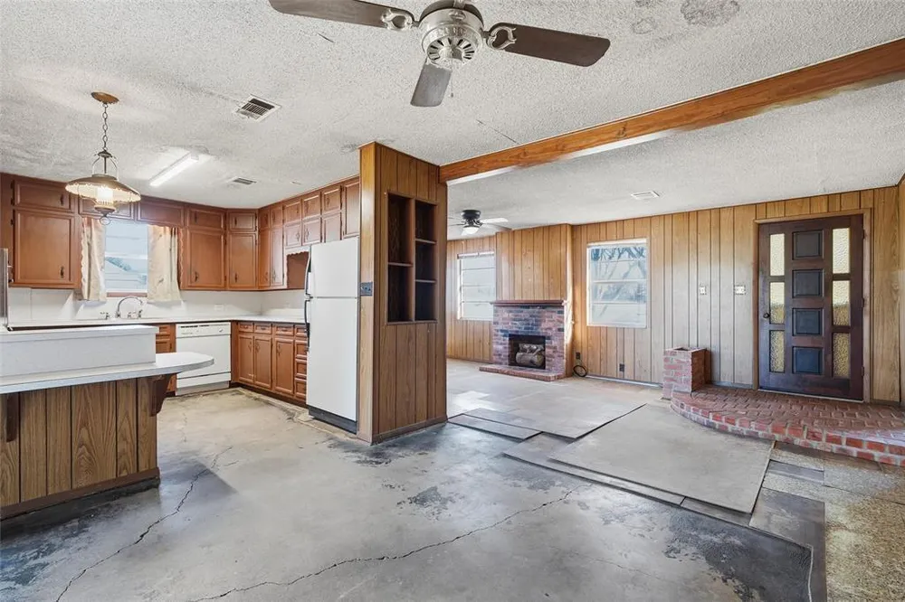 901 S Old Robinson Rd, Robinson, TX 76706