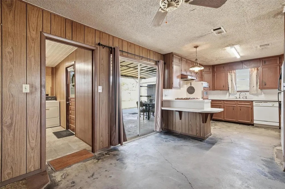 901 S Old Robinson Rd, Robinson, TX 76706