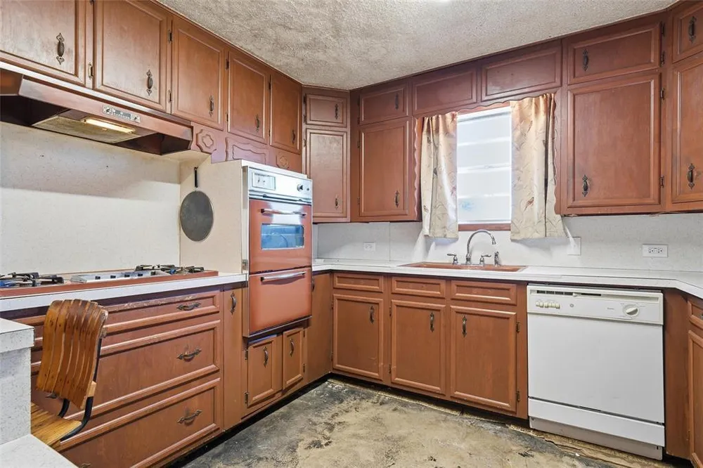 901 S Old Robinson Rd, Robinson, TX 76706