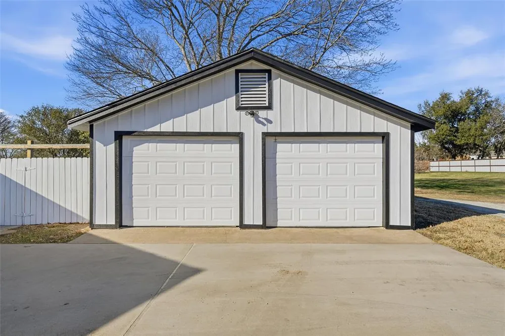 901 S Old Robinson Rd, Robinson, TX 76706