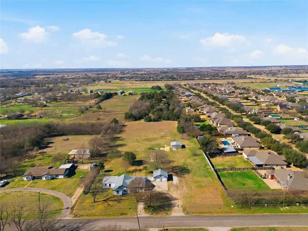901 S Old Robinson Rd, Robinson, TX 76706