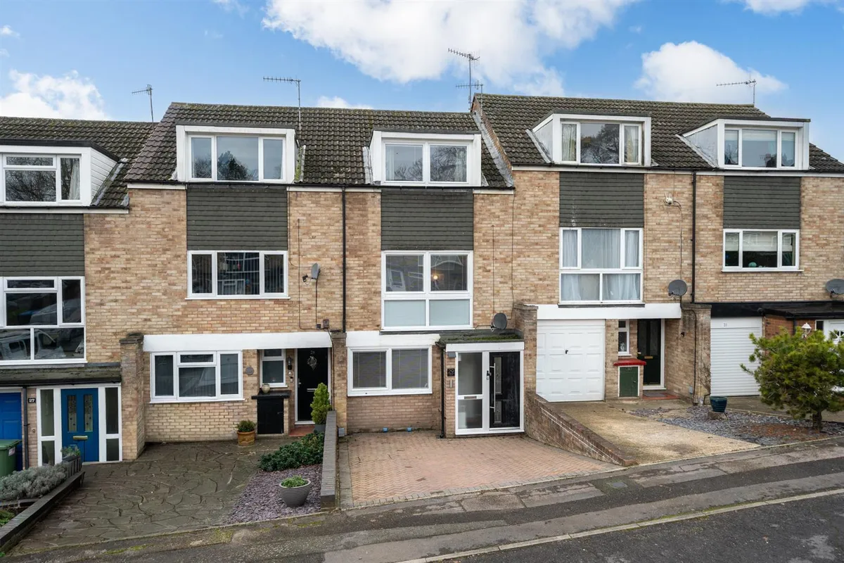 Garland Close, Old Town, Hemel Hempstead, Hertfordshire, HP2 5HU