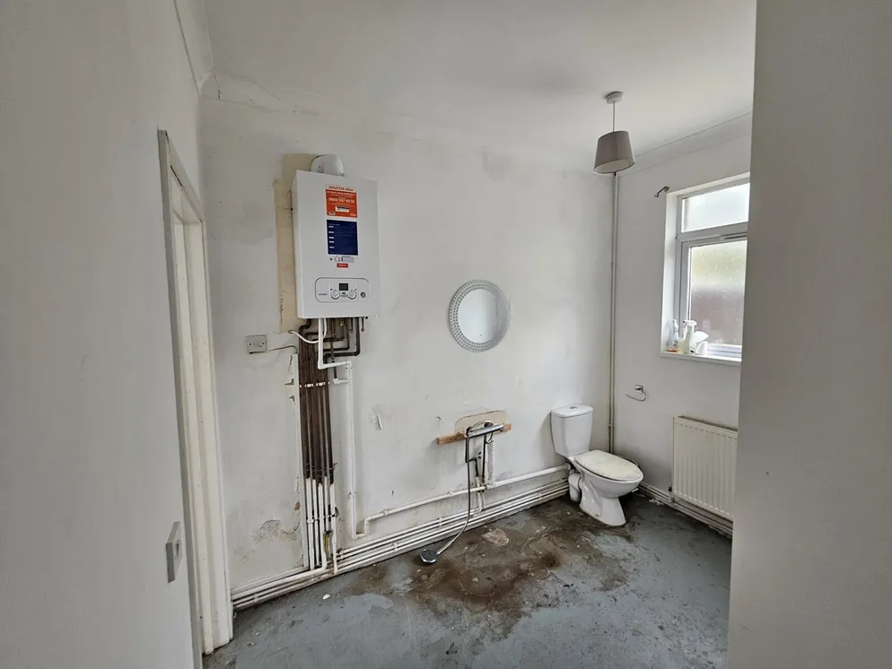 Property carousel item 4