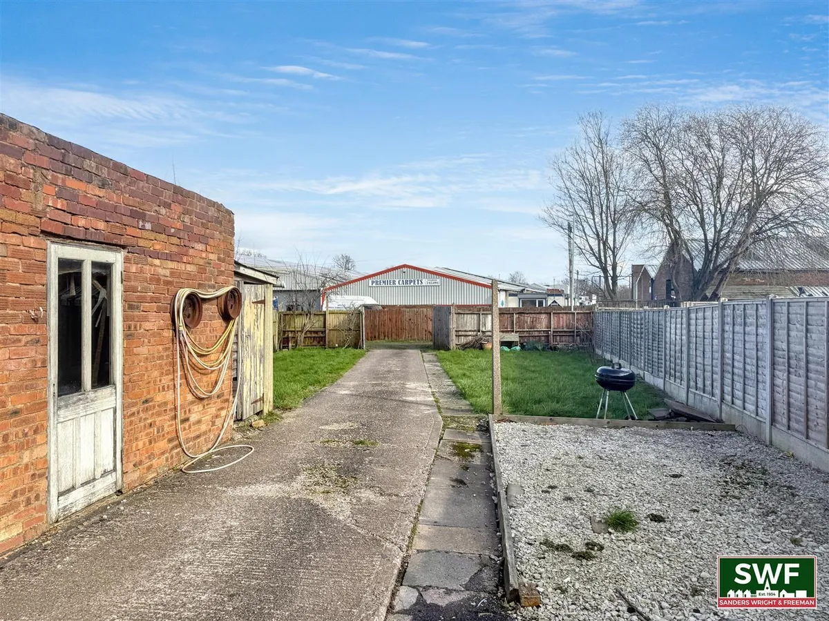 Pendeford Avenue, Claregate
