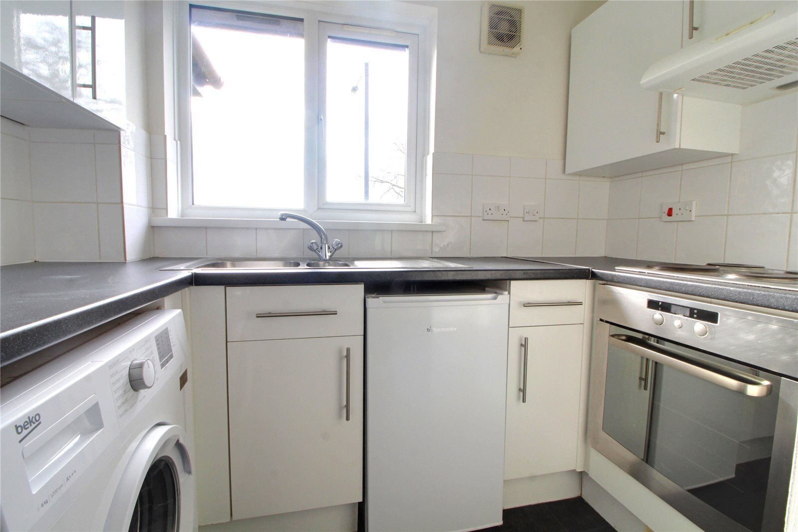 Woodfield Close, Enfield, Middlesex, EN1 Image 5