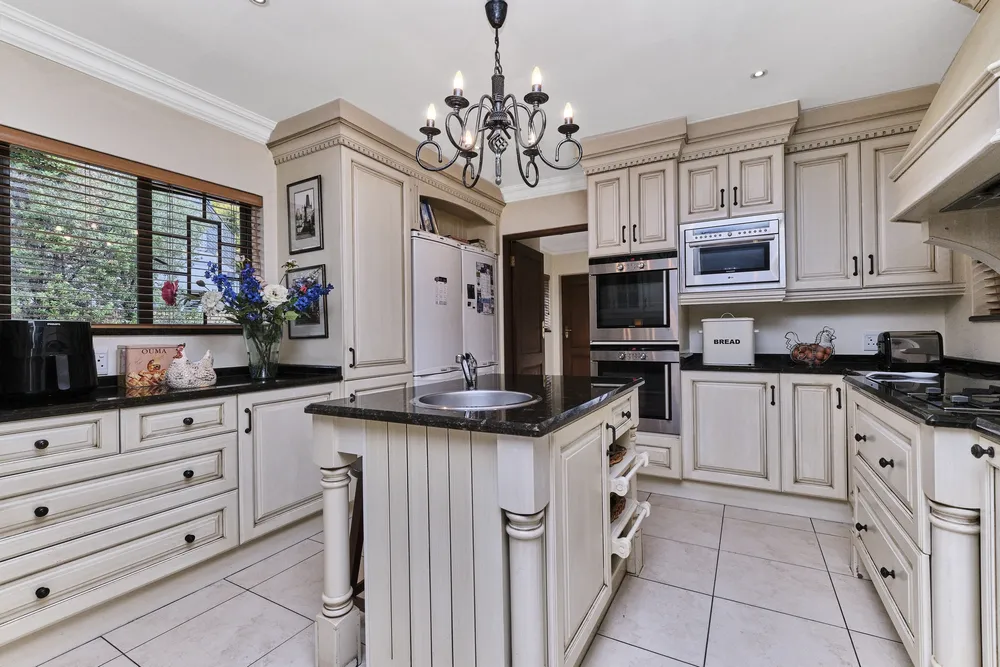 South Africa, Gauteng, Eagle Canyon Golf Estate, Monarch Lane, 35