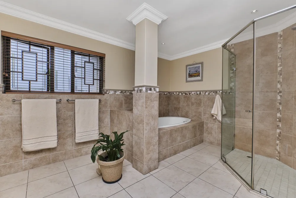 South Africa, Gauteng, Eagle Canyon Golf Estate, Monarch Lane, 35
