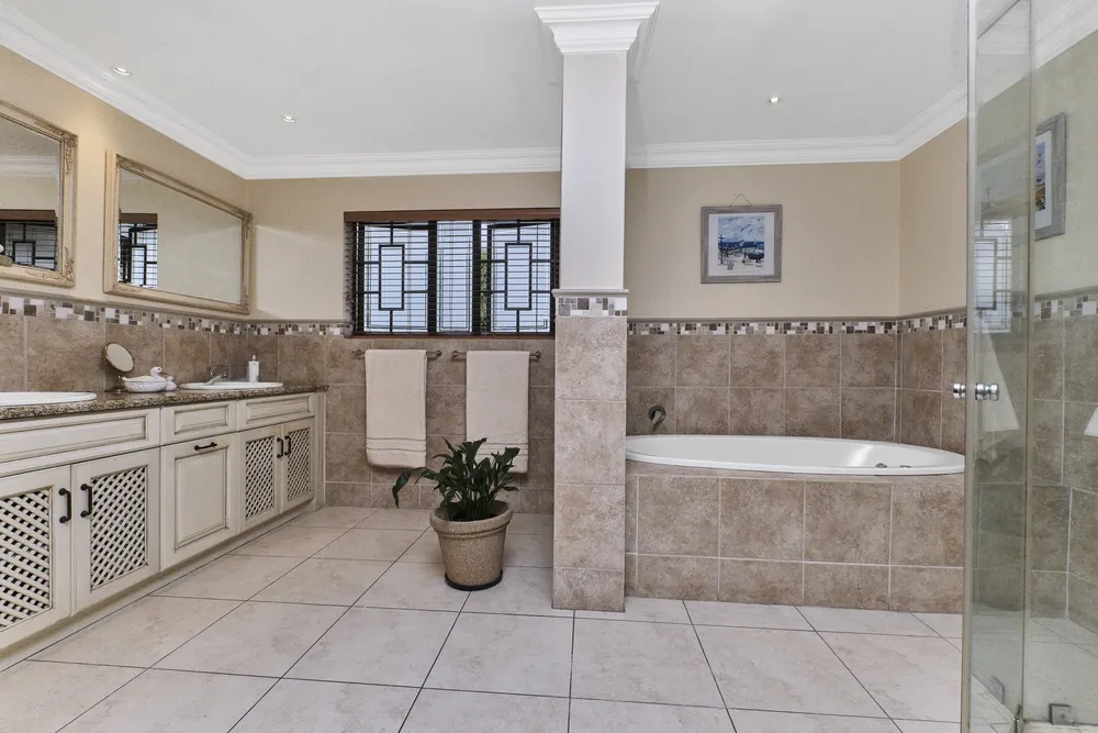 South Africa, Gauteng, Eagle Canyon Golf Estate, Monarch Lane, 35