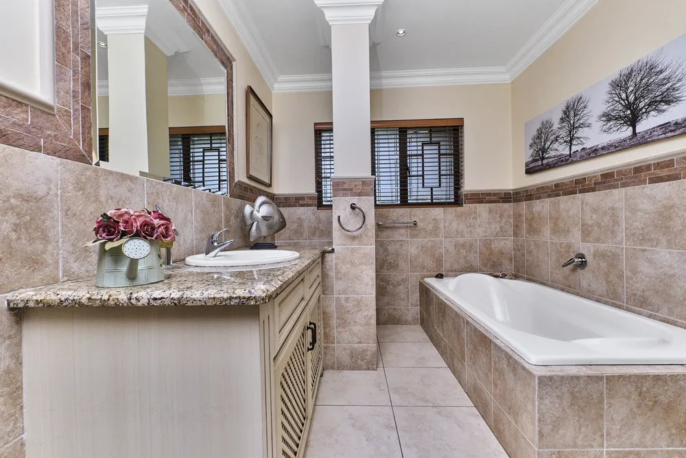South Africa, Gauteng, Eagle Canyon Golf Estate, Monarch Lane, 35