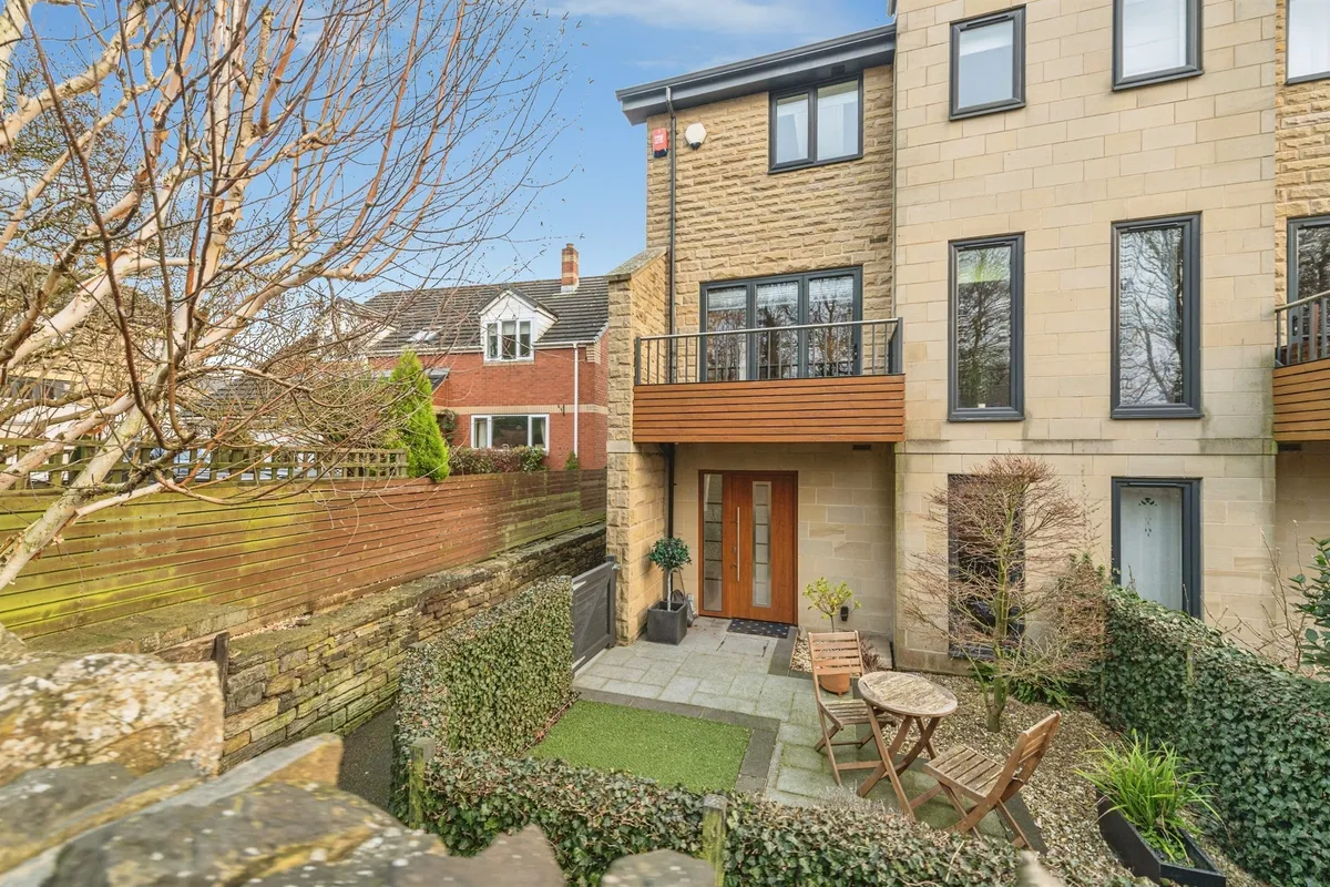 Radley Court, MIRFIELD