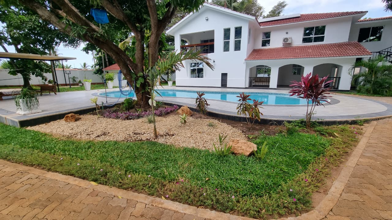 Private 6 Bedroom Estate with Pool  Family & Group Retreat Near Diani Beach Image 63