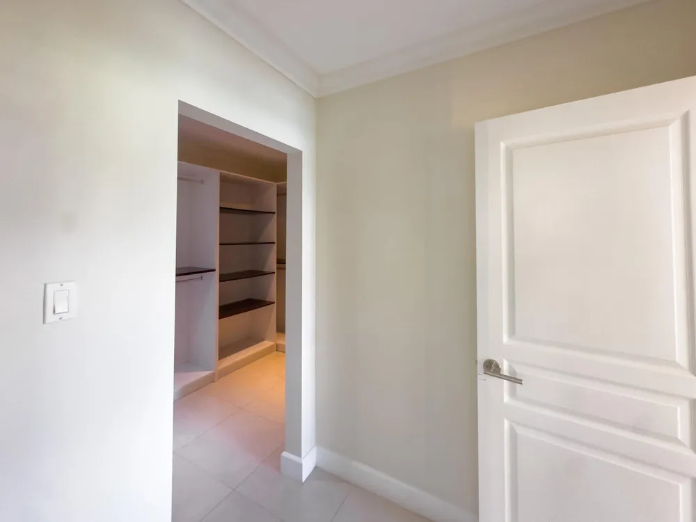22 FREEPORT, TONY HART BO St. James