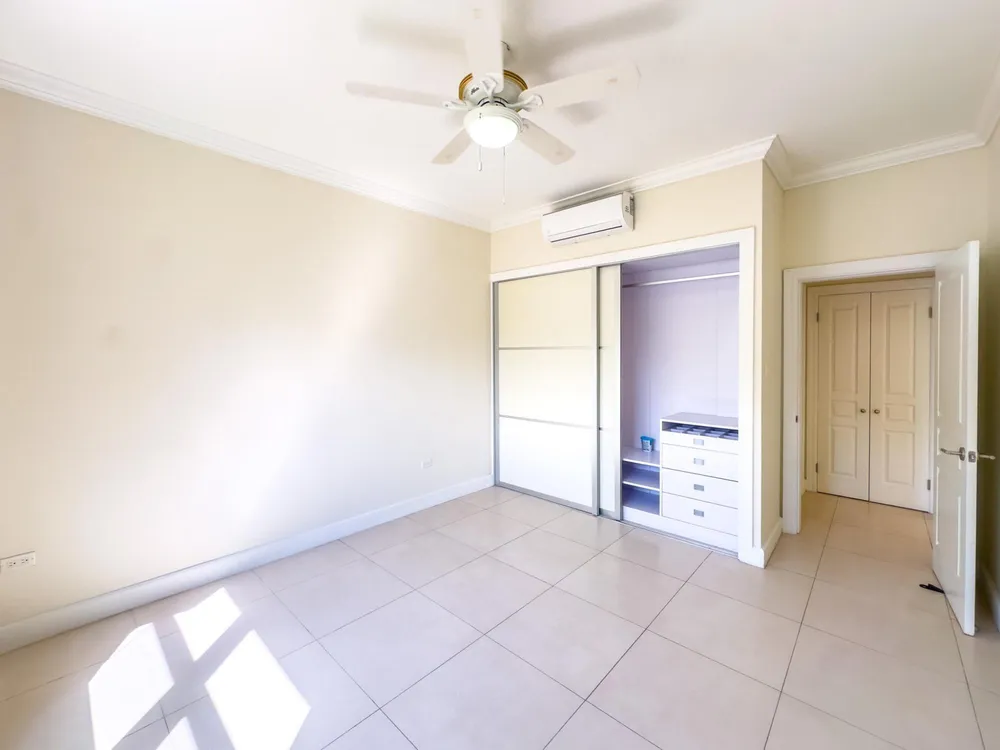 22 FREEPORT, TONY HART BO St. James