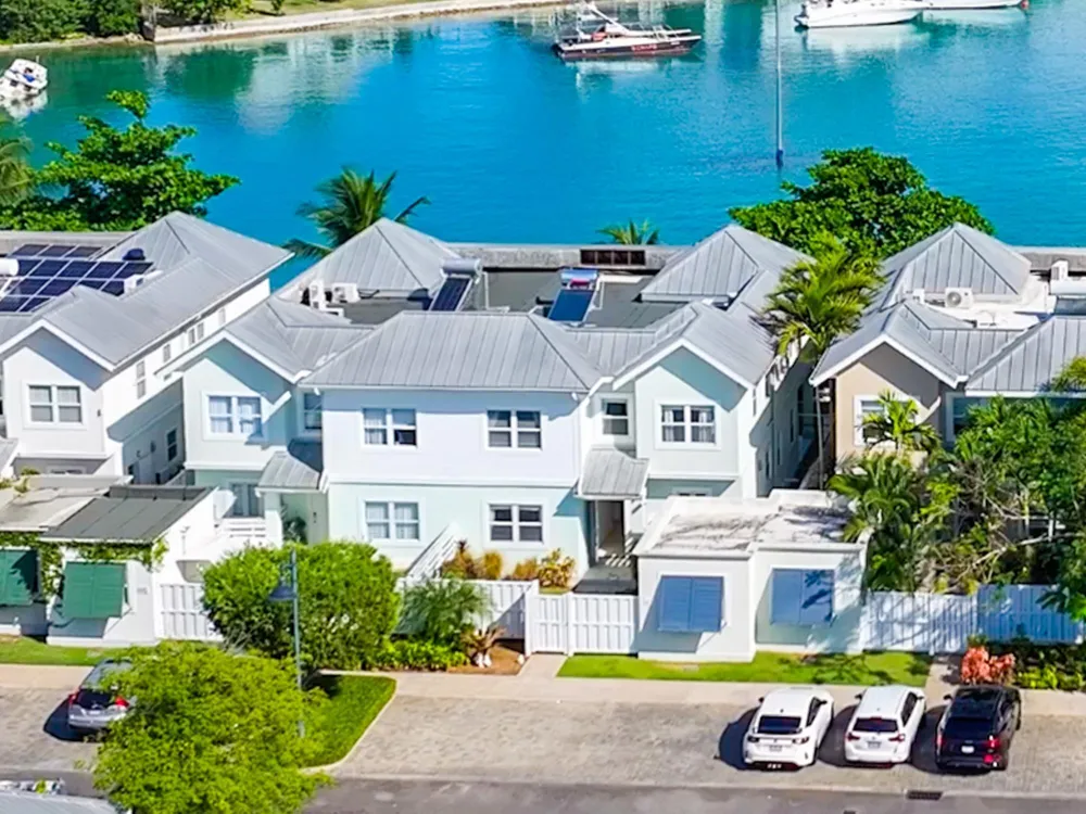 22 FREEPORT, TONY HART BO St. James