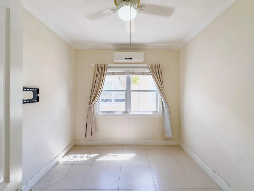 22 FREEPORT, TONY HART BO St. James