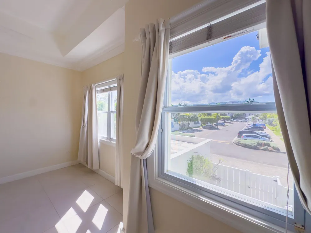 22 FREEPORT, TONY HART BO St. James