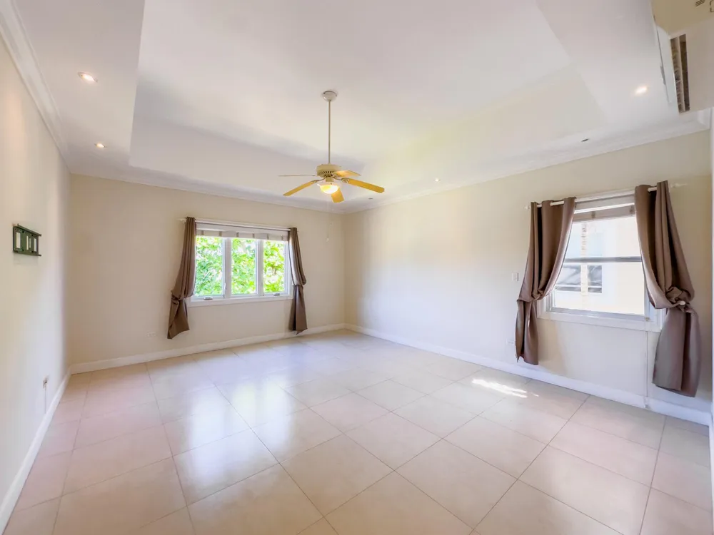 22 FREEPORT, TONY HART BO St. James