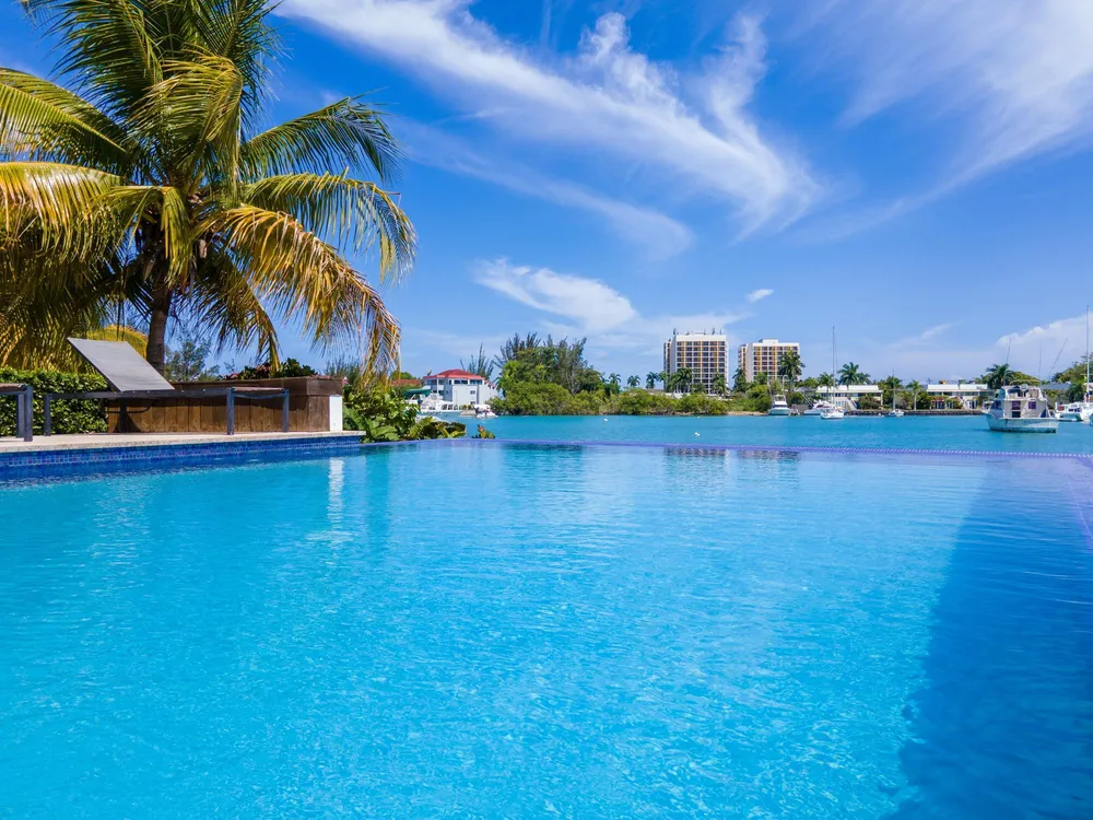 22 FREEPORT, TONY HART BO St. James