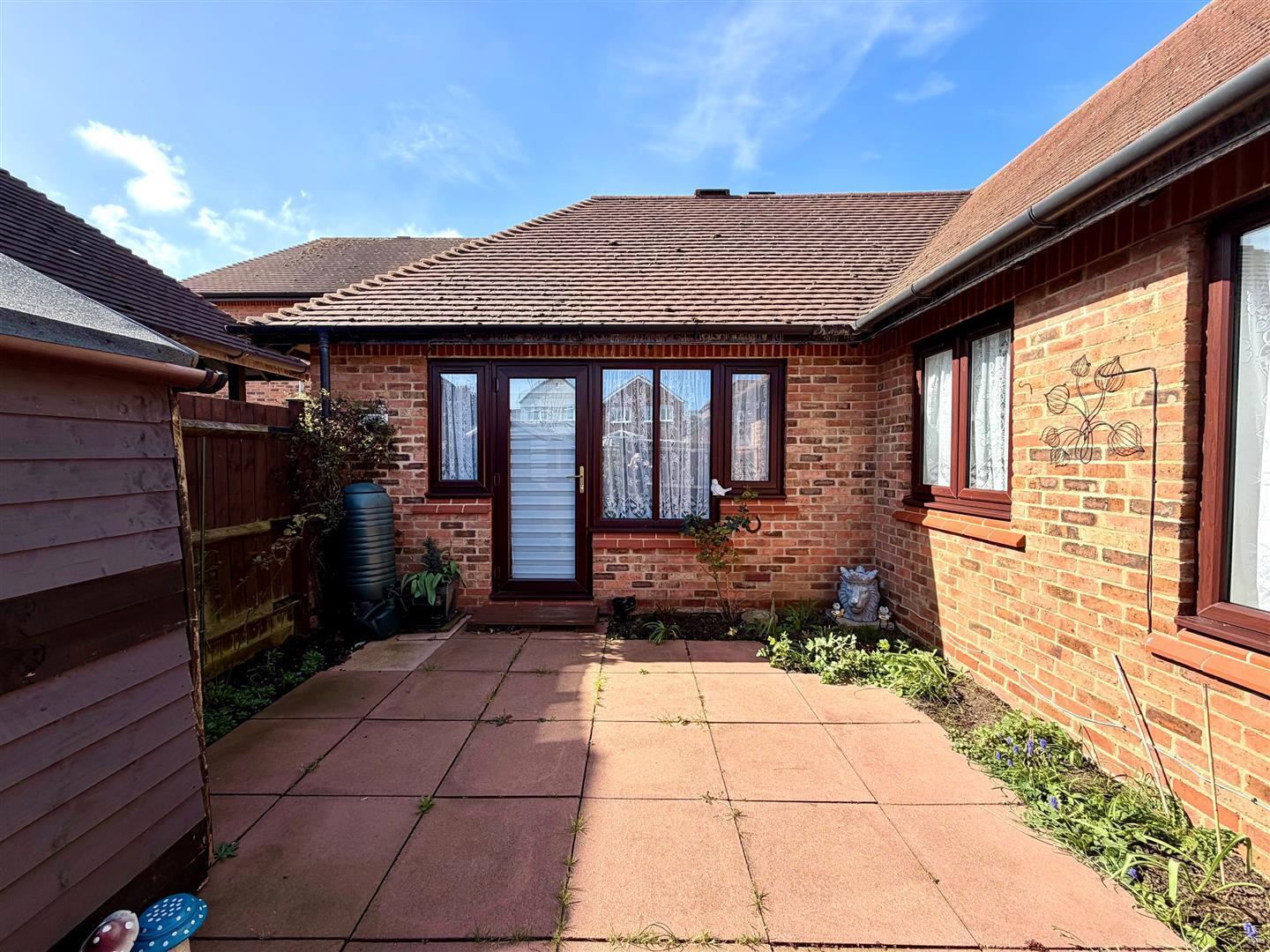 Knowles Green, Bletchley, Milton Keynes Image 14