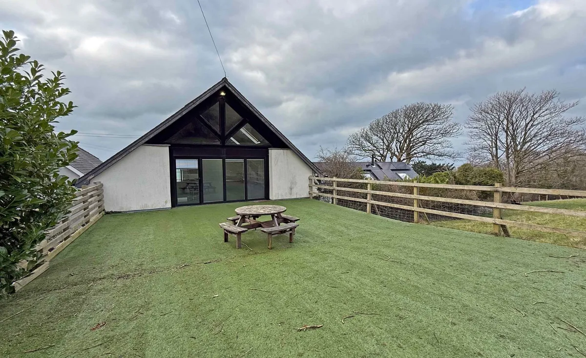 Gyrn Goch, Caernarfon, Gwynedd, LL54