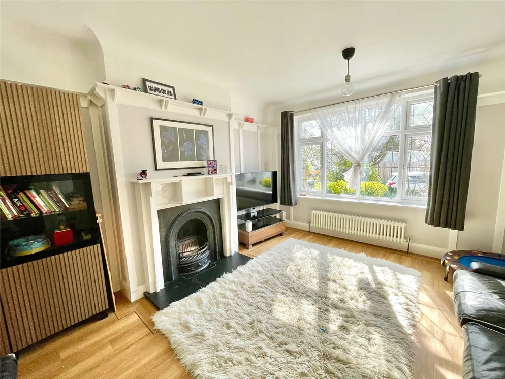 Property carousel item 4