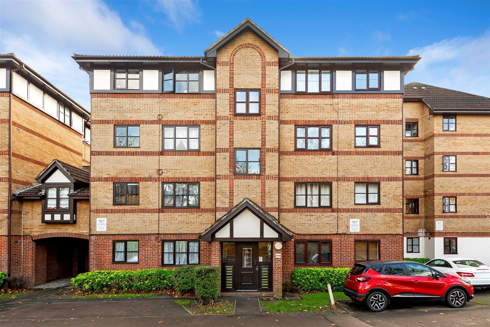 Somerset Gardens, London Image 1