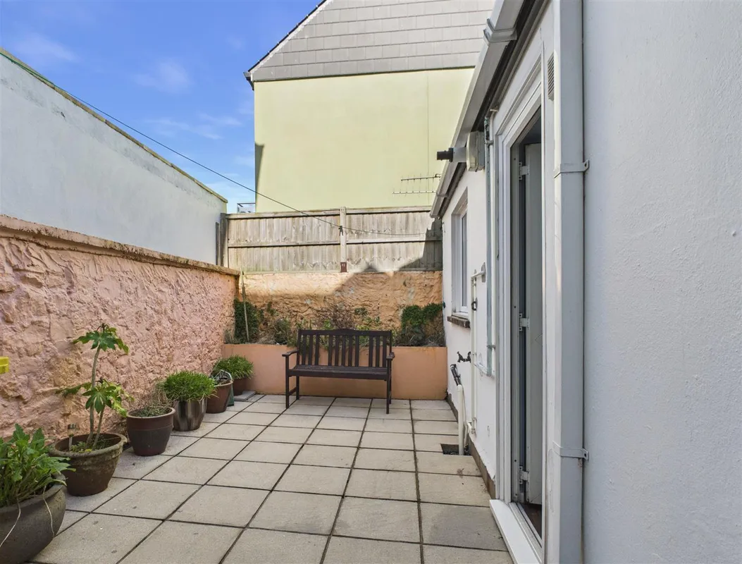 South Cliff Street, Tenby