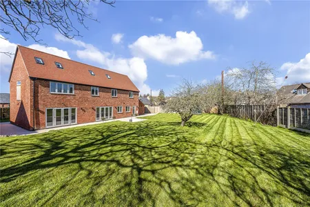 Gander Lane, Teddington, GL20