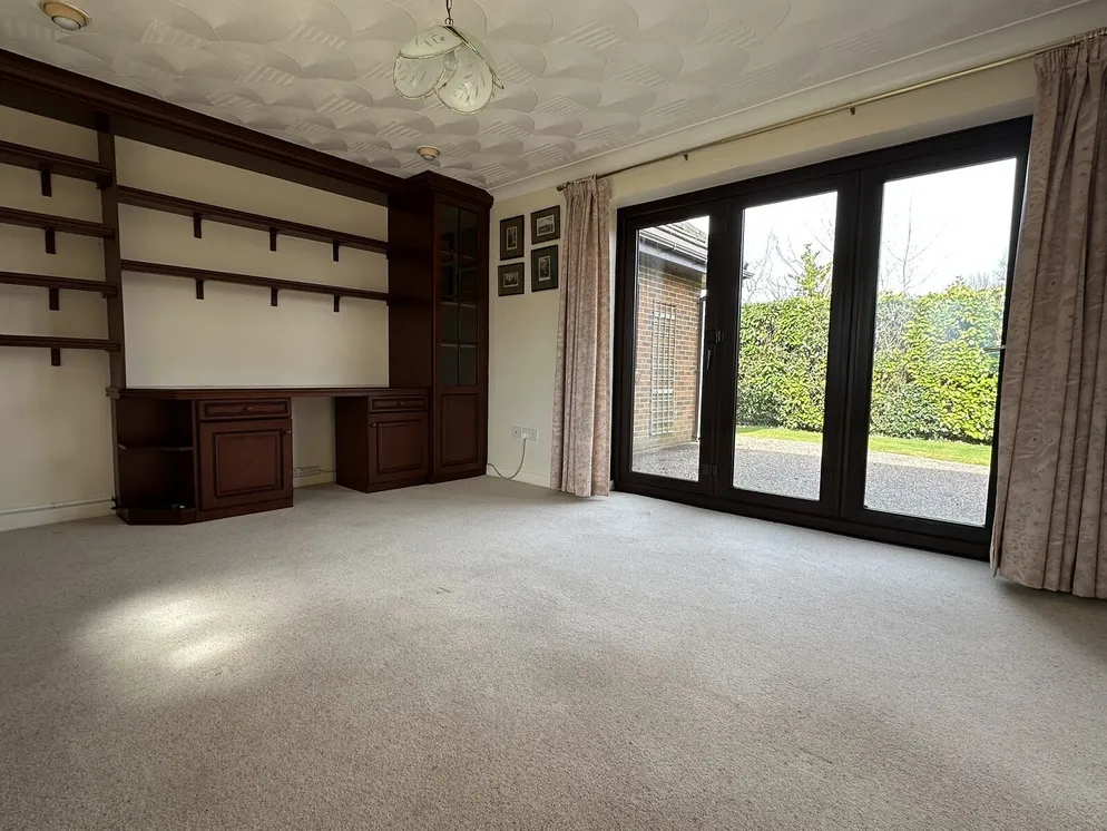Property carousel item 4