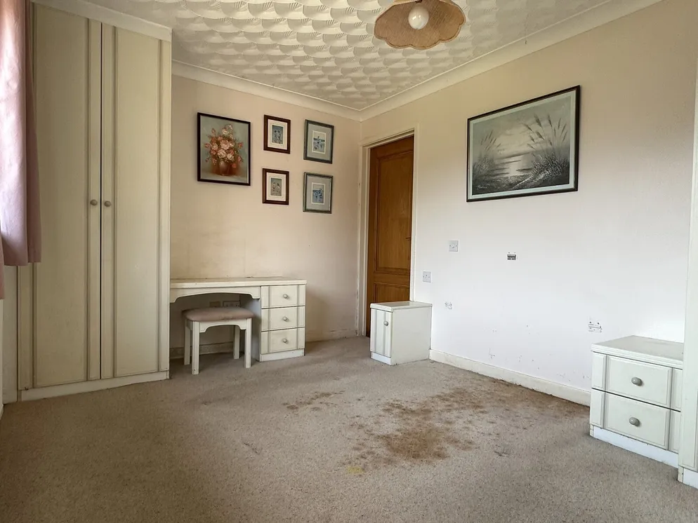 Property carousel item 12