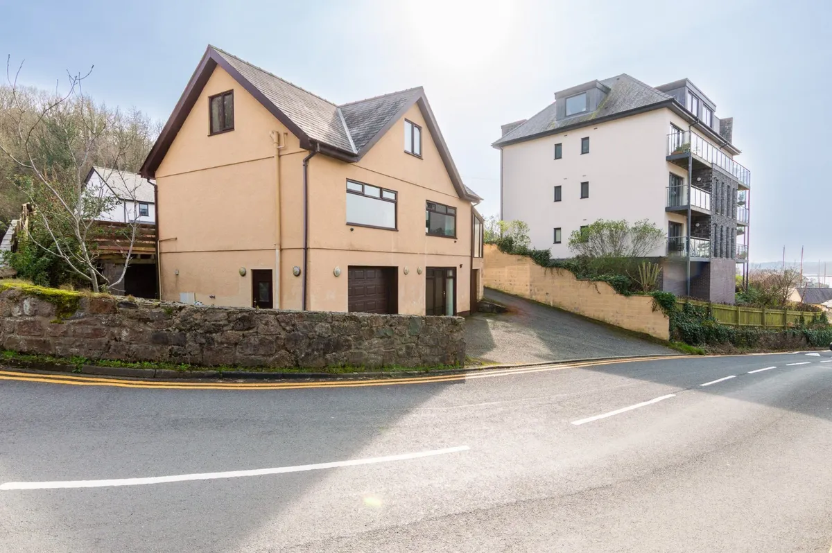 Y Felinheli, Gwynedd, LL56