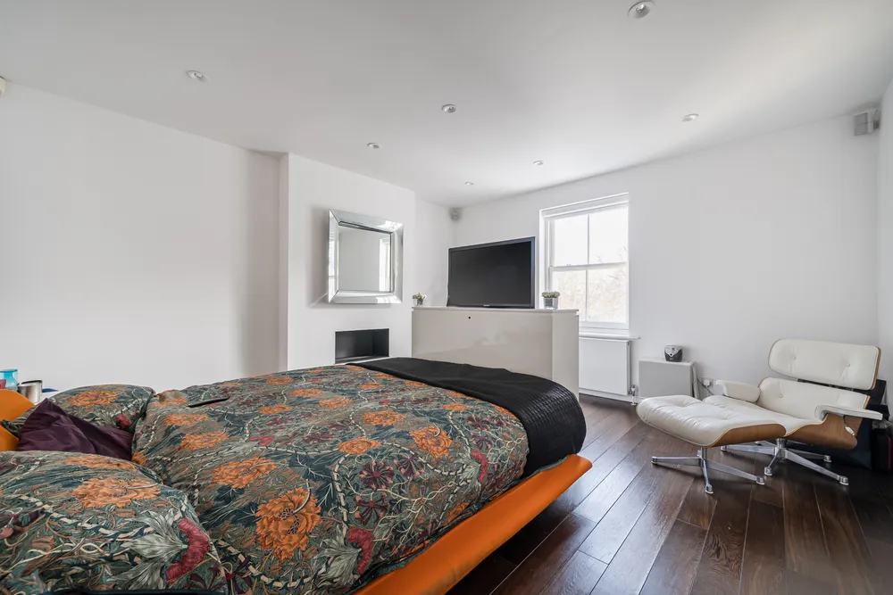 Onslow Gardens, London, N10