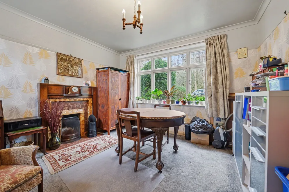 Property carousel item 9