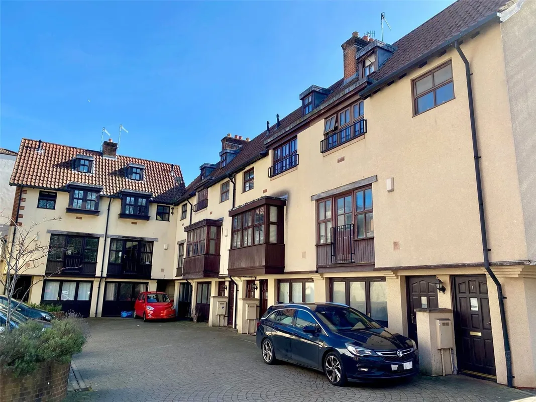 Bear Yard Mews, Harbourside