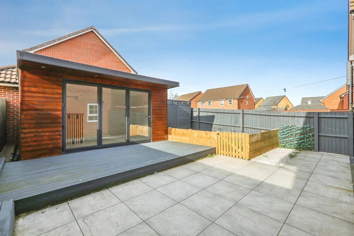 Cape Honey Way, Worksop
