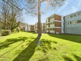 Newton Court, Leeds thumb 3