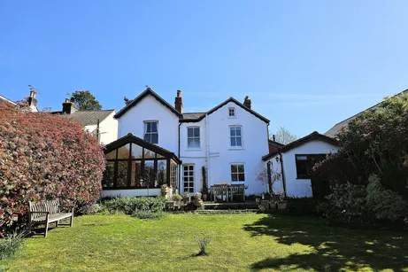 Upper Weybourne Lane, Farnham, GU9