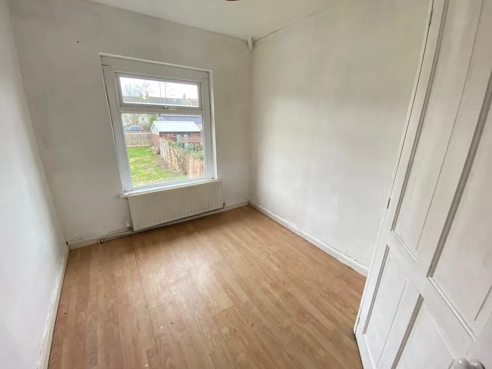 Property carousel item 6