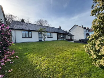 Lampeter Road, Aberaeron, SA46
