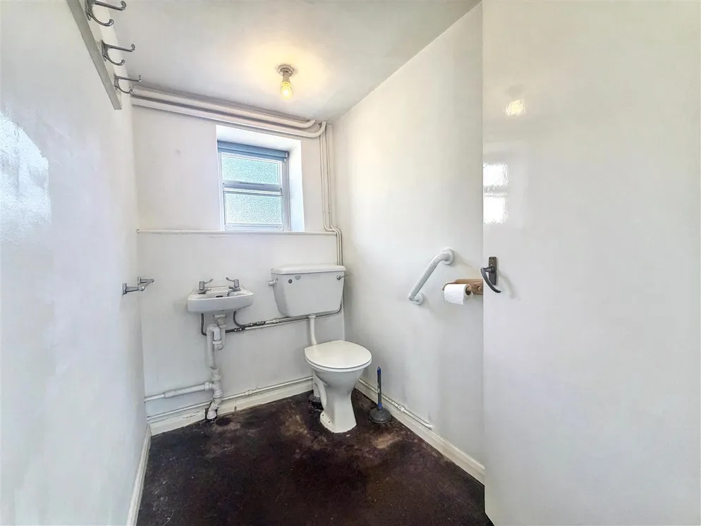 Property carousel item 9