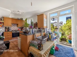 Manor Way, Mitcham thumb 3