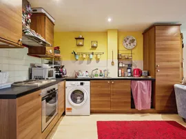 Middleton Road, Salisbury thumb 3